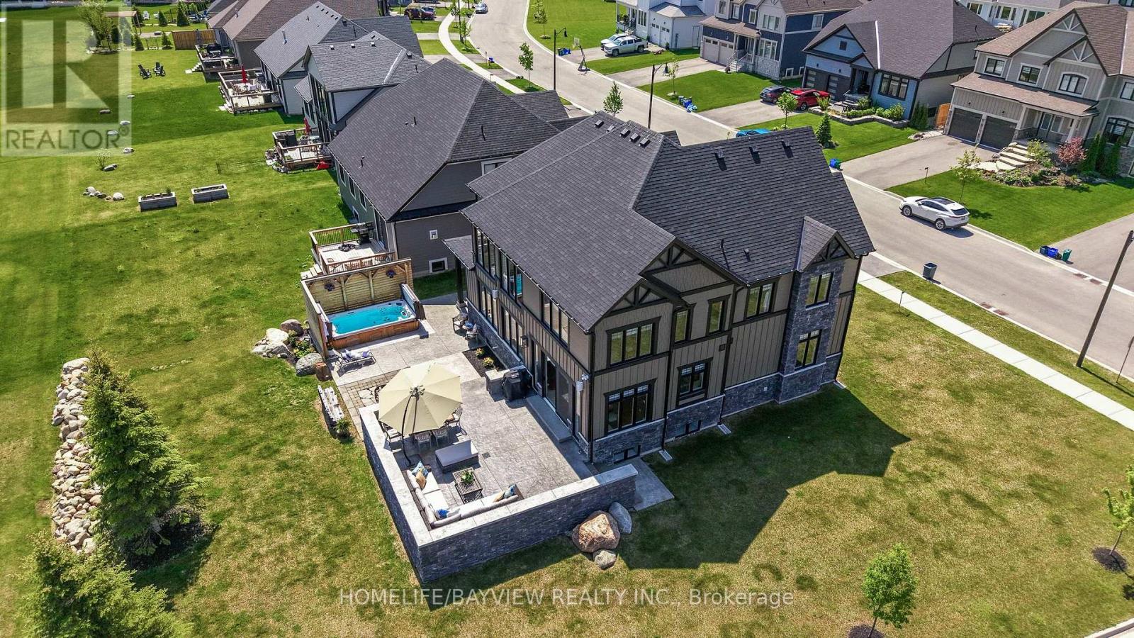 100 Reed Way, Blue Mountains, Ontario  L9Y 4P5 - Photo 2 - X12437325