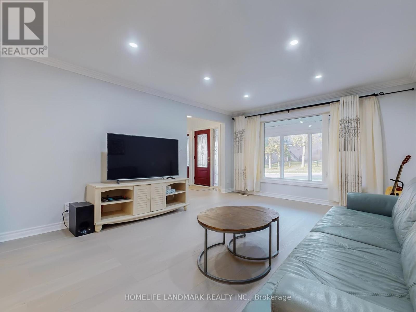 41 Goodview Road, Toronto, Ontario  M2J 2K7 - Photo 4 - C12439246