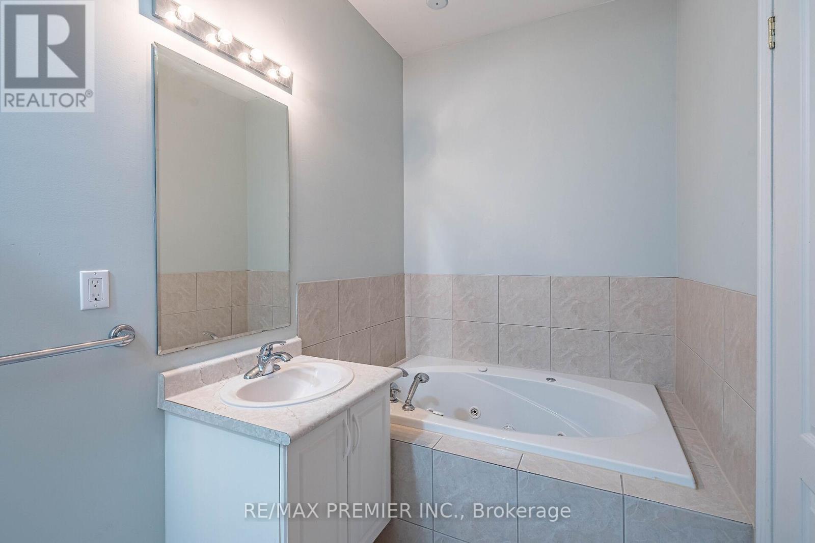 56 Wicker Drive, Richmond Hill, Ontario  L4E 4T5 - Photo 22 - N12439271