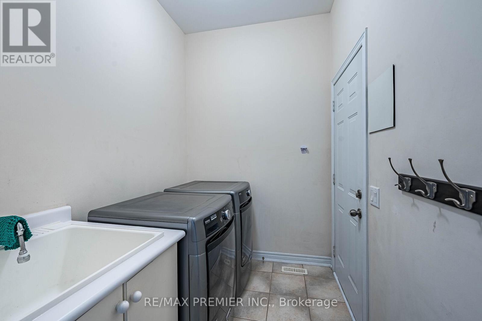 56 Wicker Drive, Richmond Hill, Ontario  L4E 4T5 - Photo 39 - N12439271