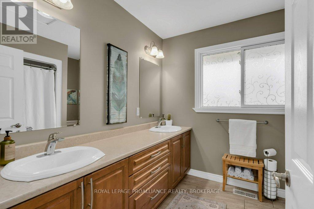50 Princeton Place, Loyalist, Ontario  K7N 1E6 - Photo 14 - X12439290