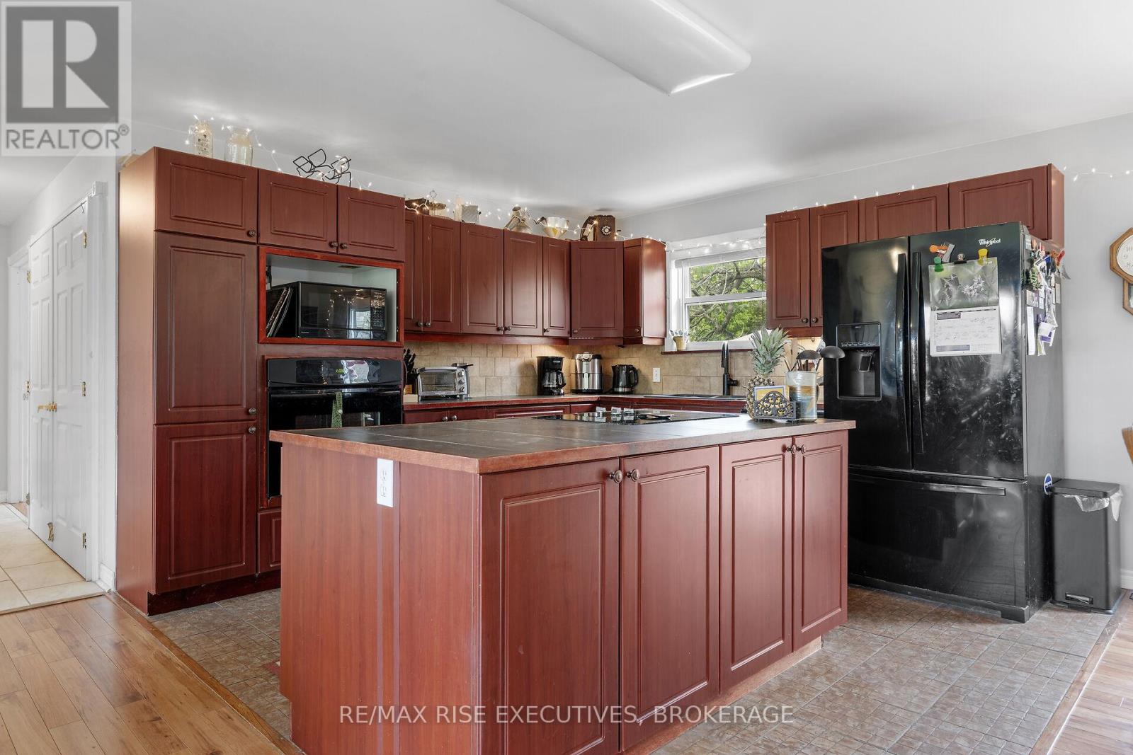 2329 Harlem Road, Rideau Lakes, Ontario  K0G 1V0 - Photo 12 - X12439357