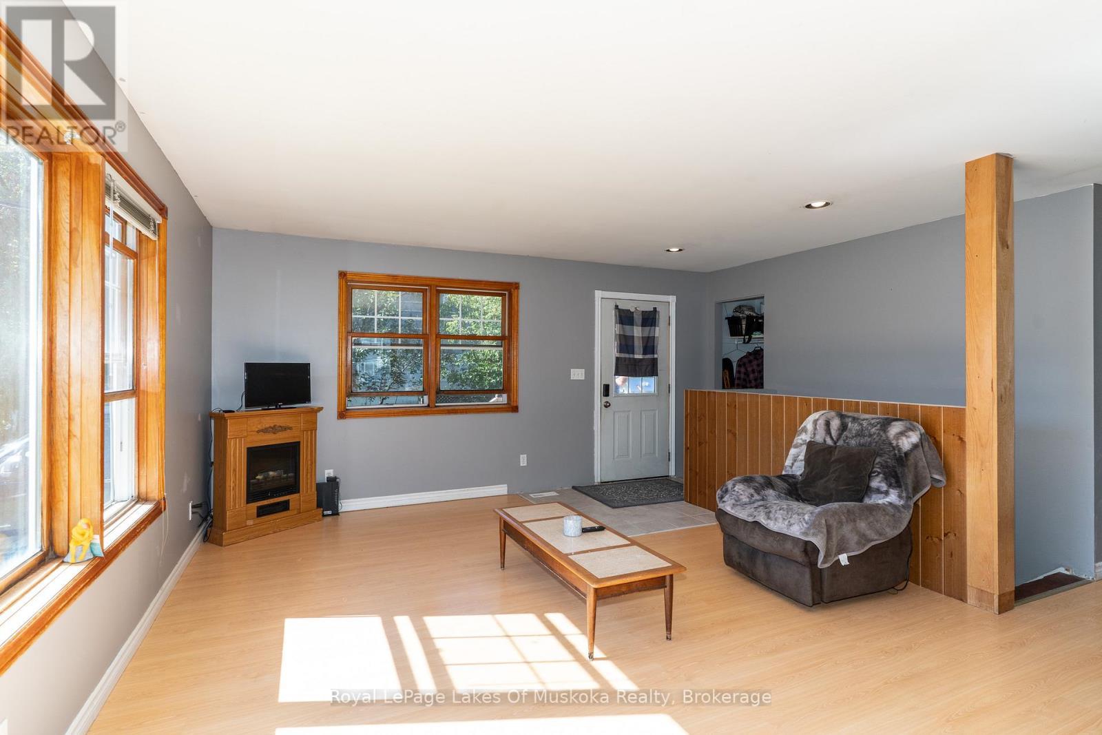 111 Alice Street, Bracebridge, Ontario  P1L 1J5 - Photo 3 - X12439300