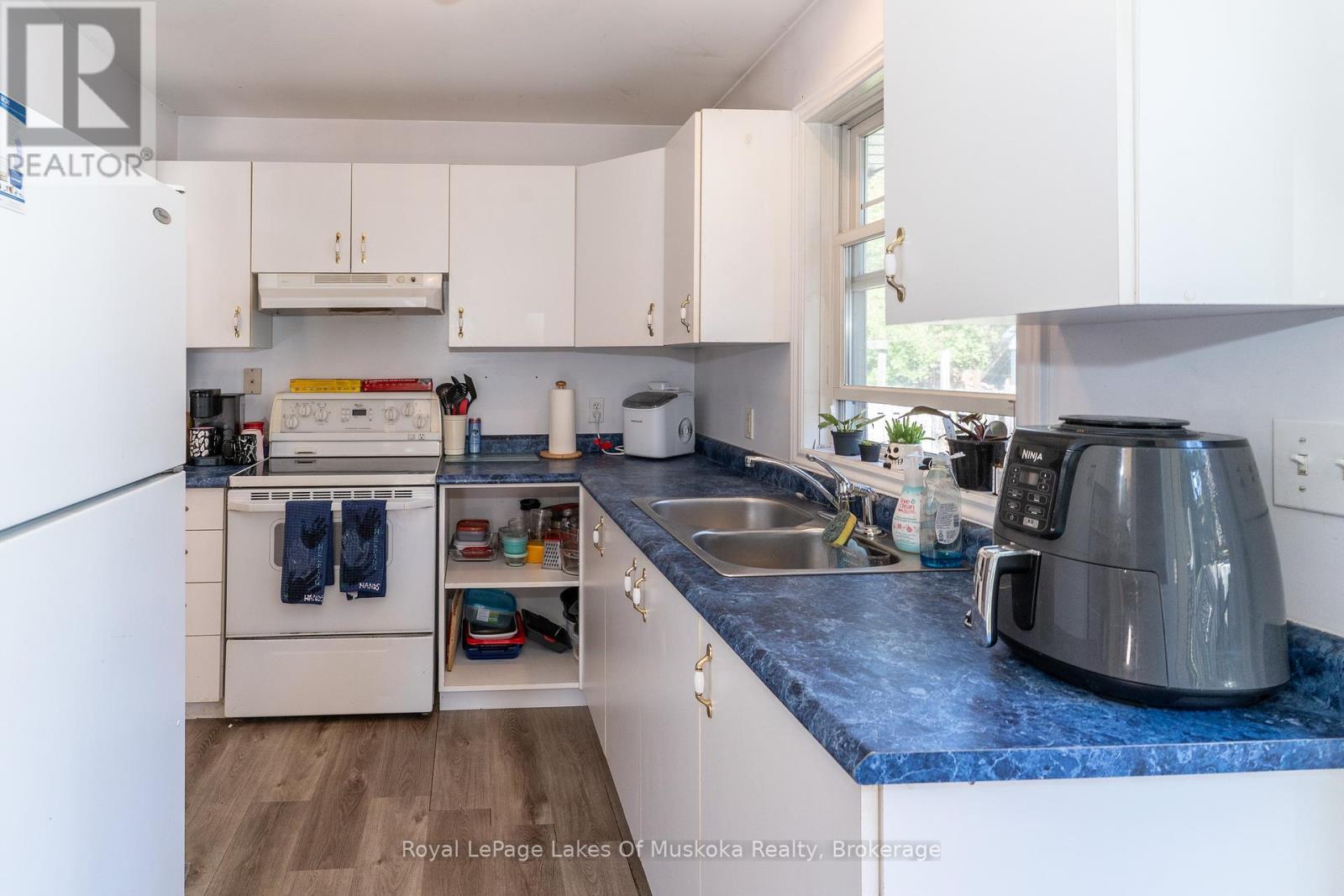 111 Alice Street, Bracebridge, Ontario  P1L 1J5 - Photo 8 - X12439300