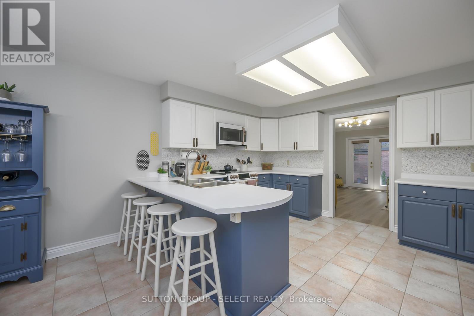 40 Quinella Drive, London South, Ontario  N6K 4K9 - Photo 10 - X12439280