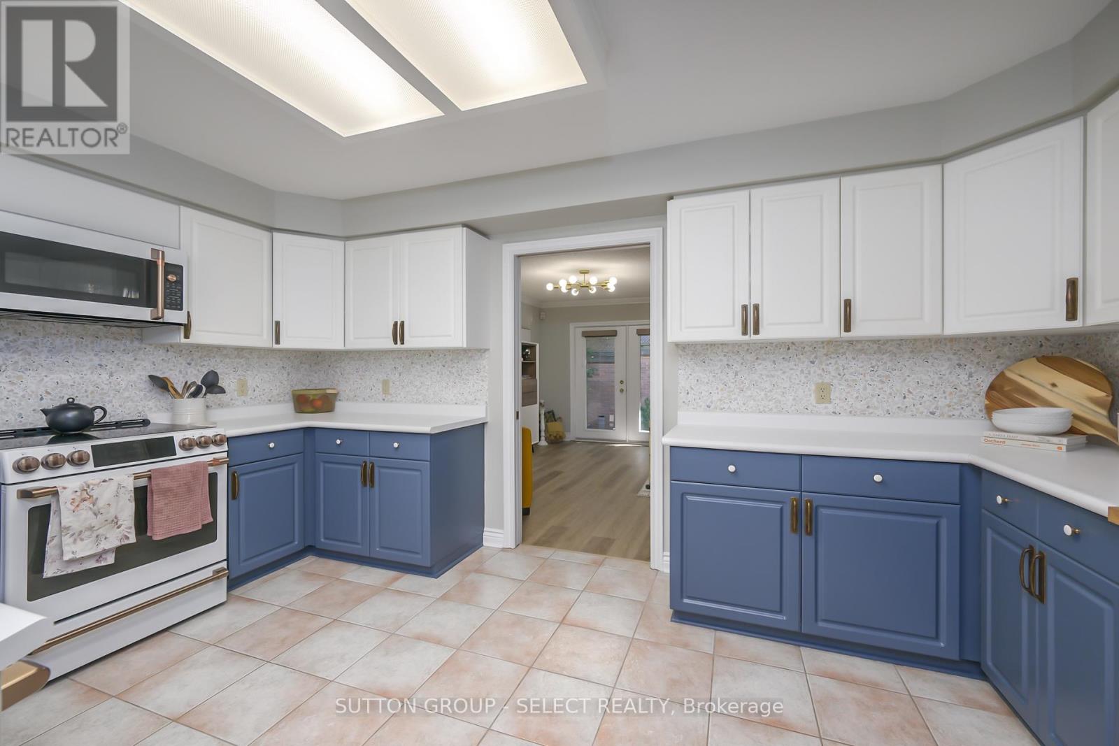 40 Quinella Drive, London South, Ontario  N6K 4K9 - Photo 11 - X12439280