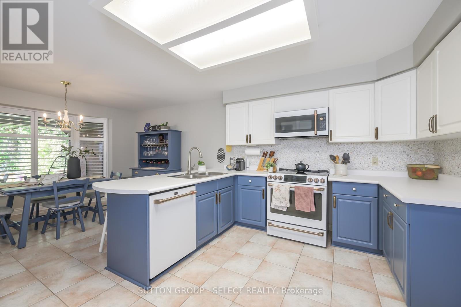 40 Quinella Drive, London South, Ontario  N6K 4K9 - Photo 12 - X12439280