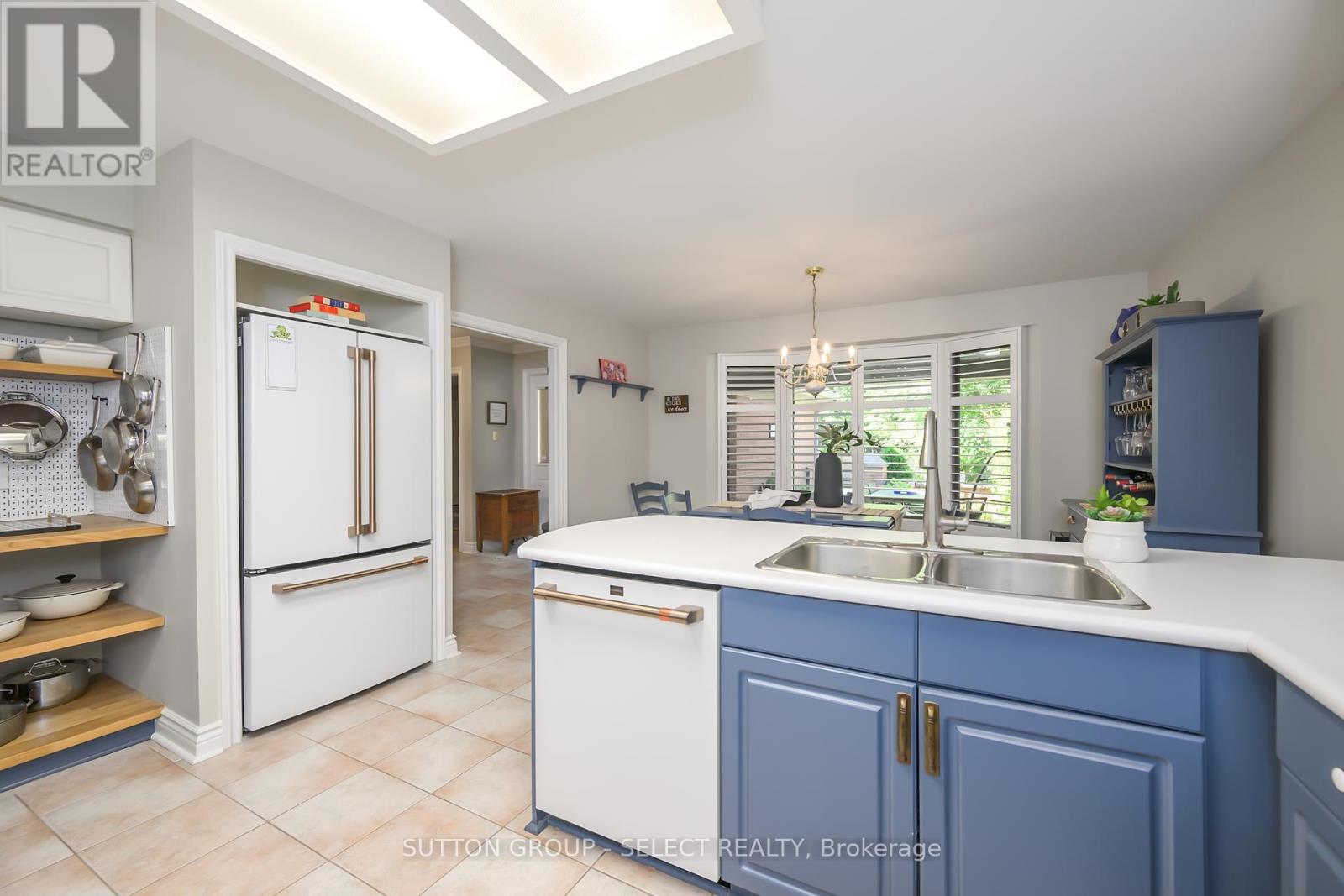 40 Quinella Drive, London South, Ontario  N6K 4K9 - Photo 13 - X12439280
