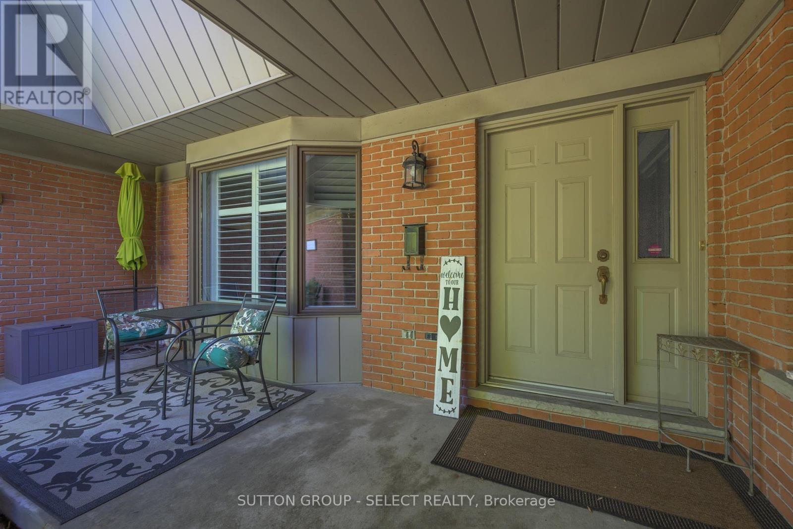 40 Quinella Drive, London South, Ontario  N6K 4K9 - Photo 2 - X12439280