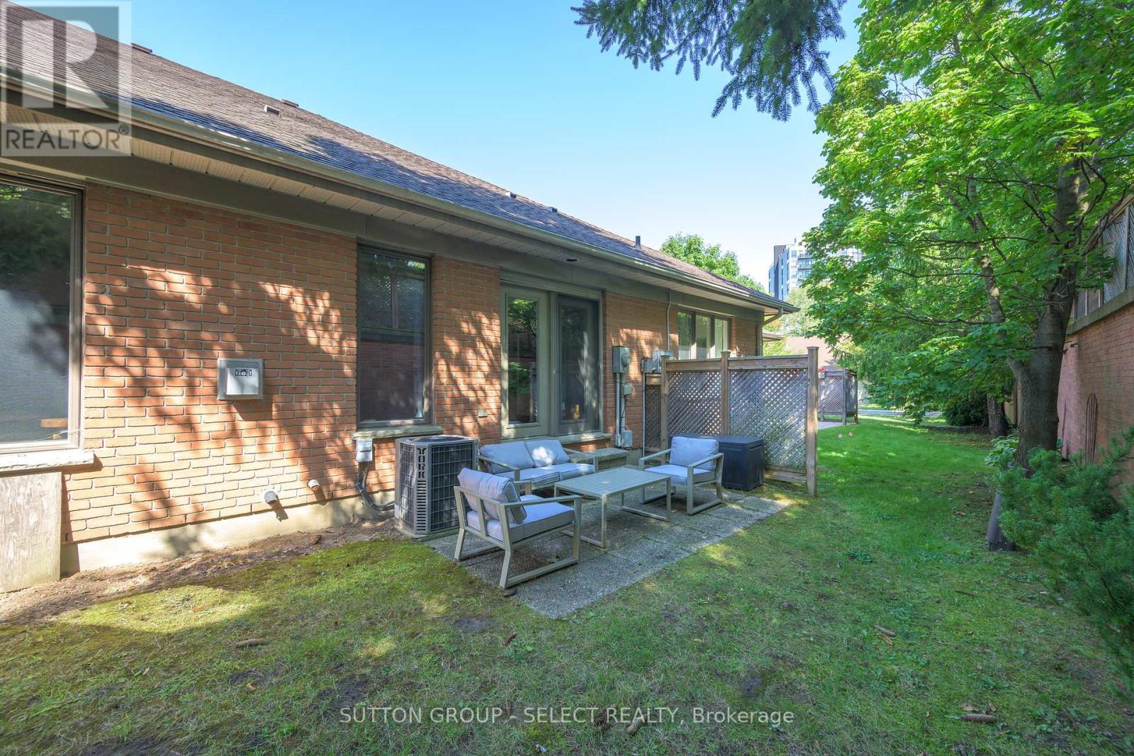 40 Quinella Drive, London South, Ontario  N6K 4K9 - Photo 35 - X12439280