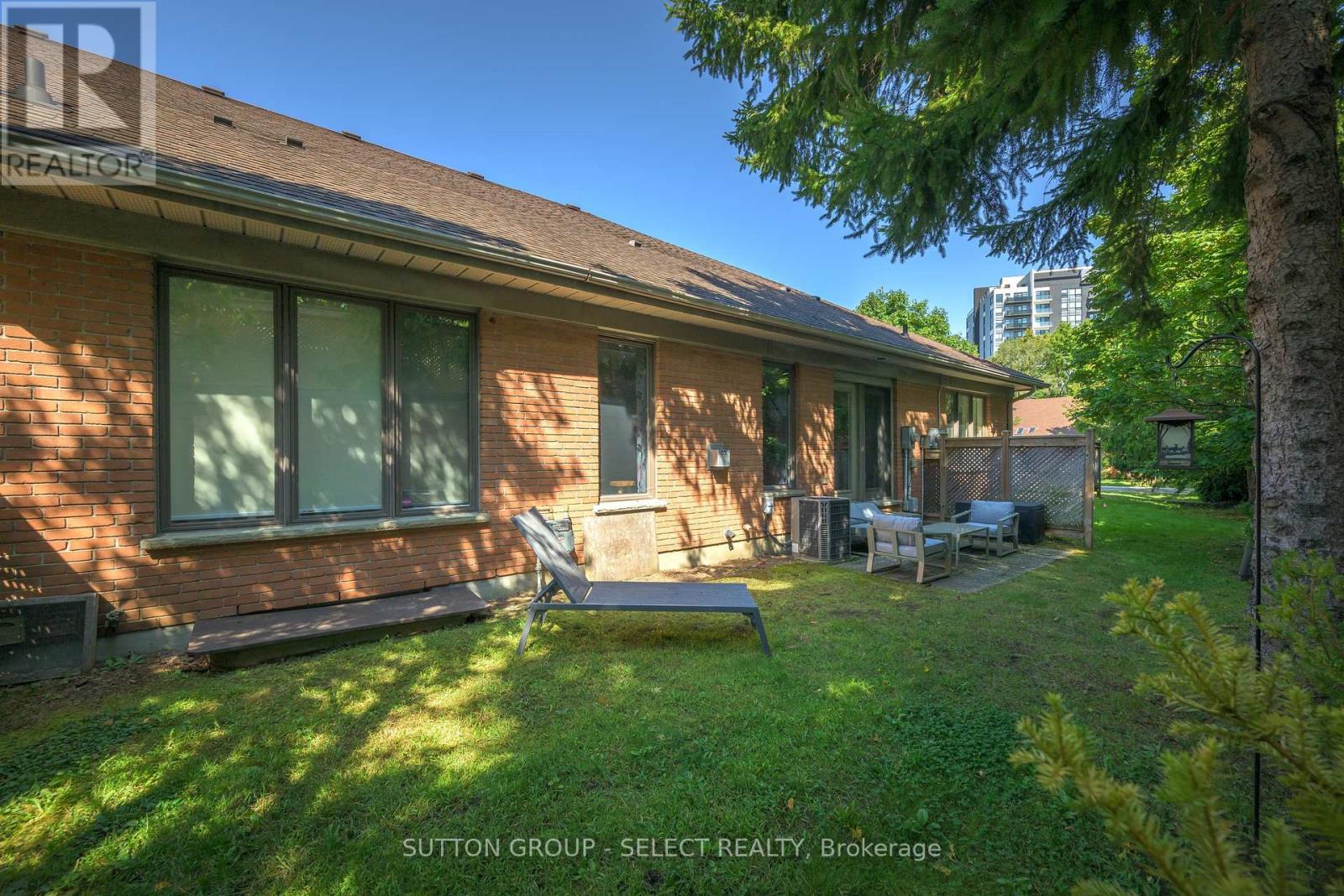 40 Quinella Drive, London South, Ontario  N6K 4K9 - Photo 37 - X12439280