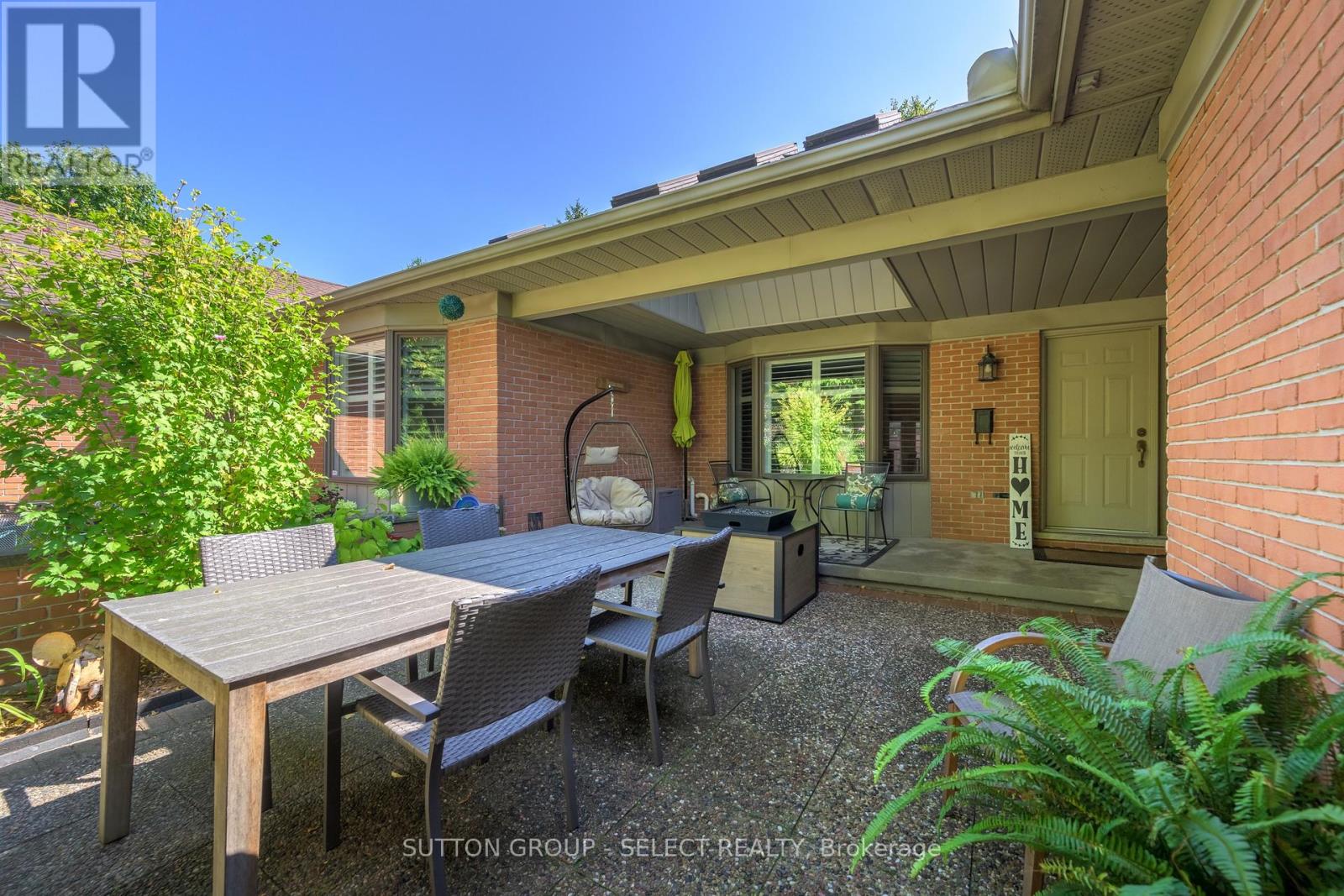 40 Quinella Drive, London South, Ontario  N6K 4K9 - Photo 4 - X12439280