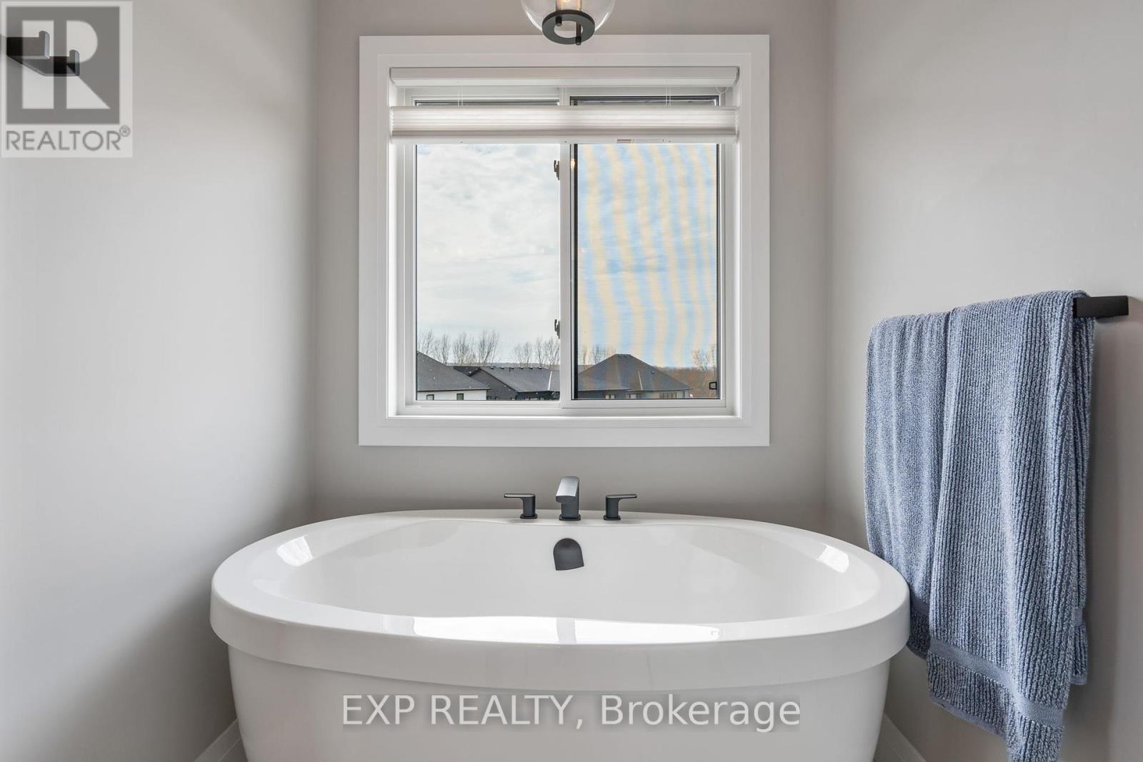 29 Locky Lane, Middlesex Centre, Ontario  N0L 1R0 - Photo 28 - X12439294