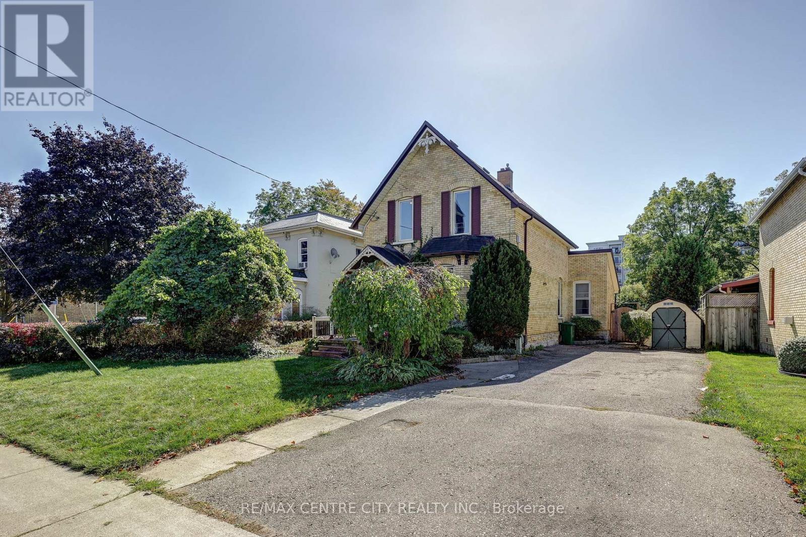 134 Wellington Street, St. Thomas, Ontario  N5R 2R6 - Photo 2 - X12439356