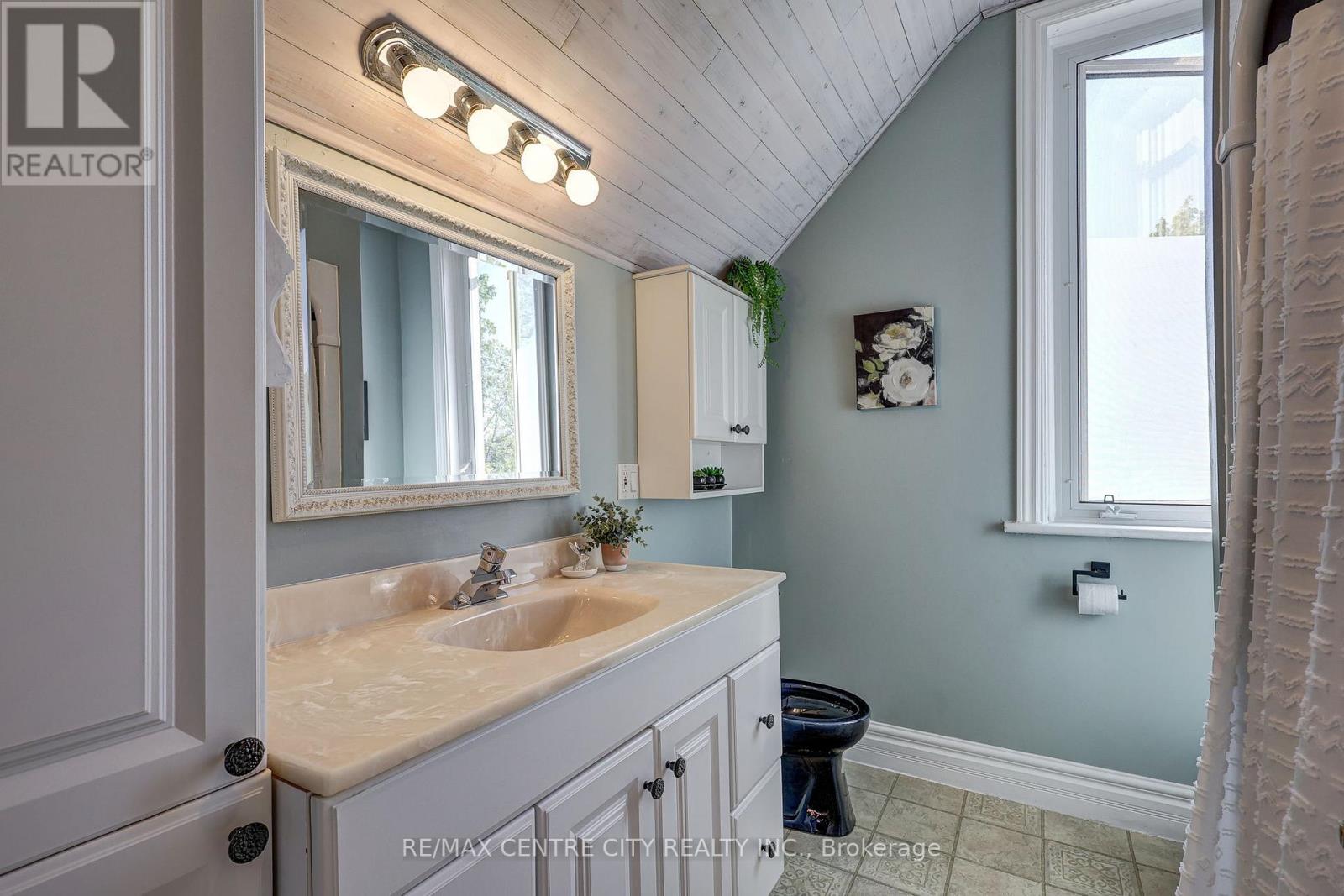 134 Wellington Street, St. Thomas, Ontario  N5R 2R6 - Photo 35 - X12439356