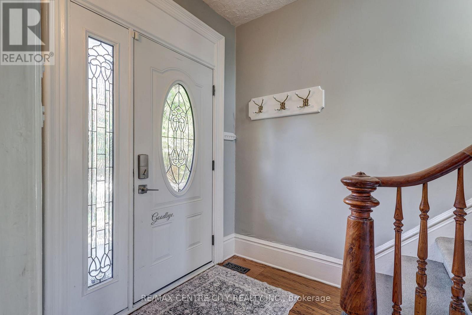 134 Wellington Street, St. Thomas, Ontario  N5R 2R6 - Photo 4 - X12439356