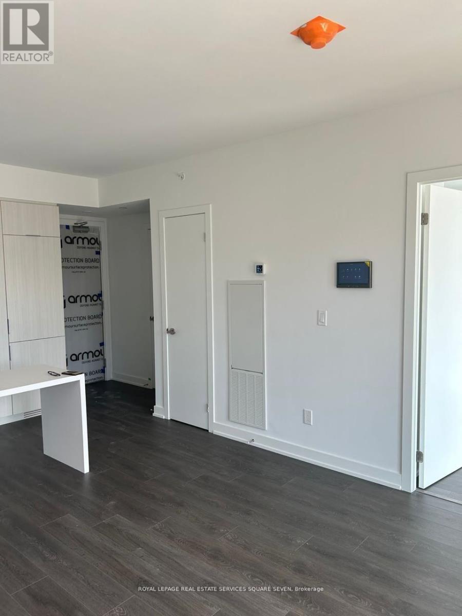 1009 - 370 Martha Street, Burlington, Ontario  L7R 0G9 - Photo 6 - W12439257