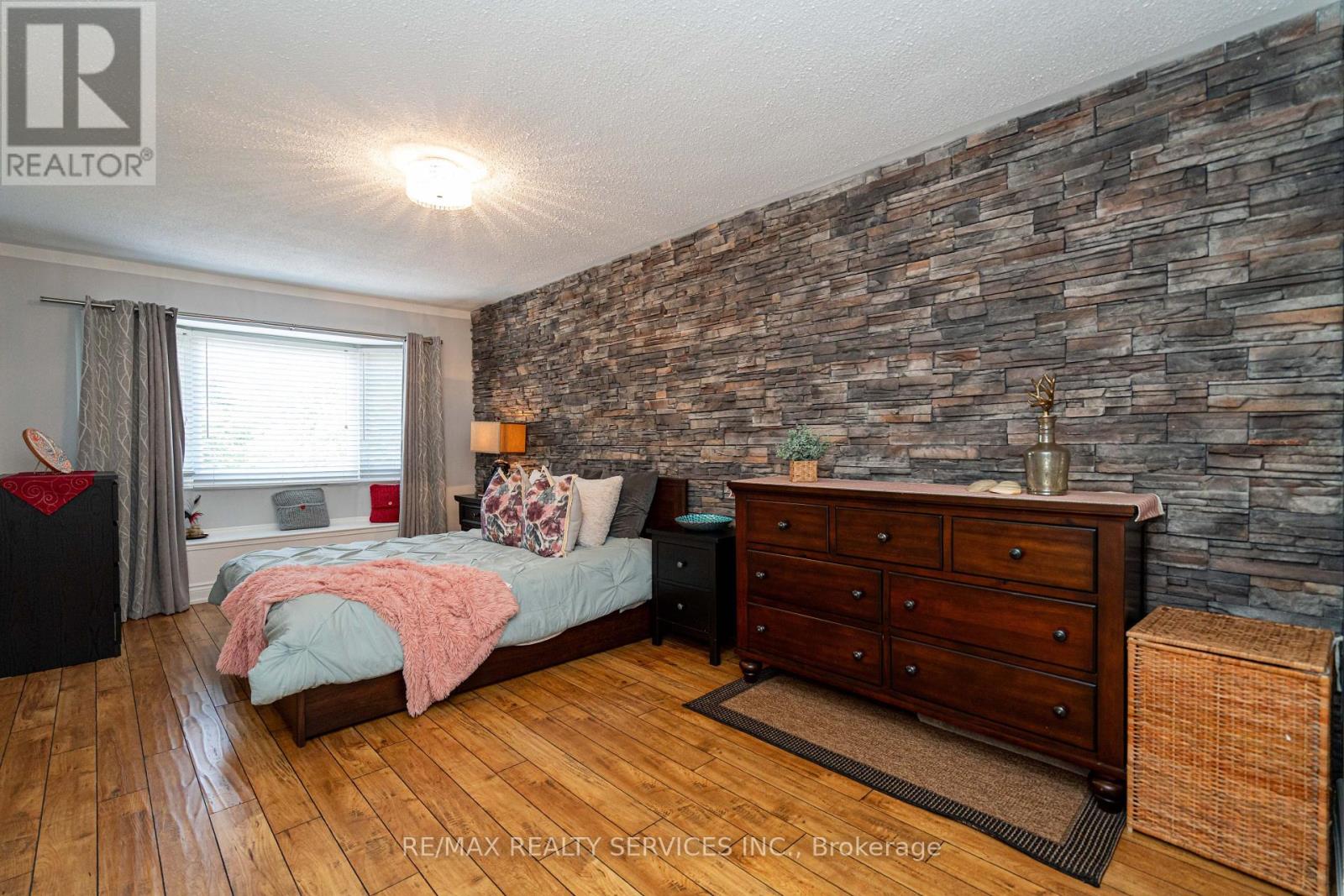 1160 Mccraney Street E, Oakville, Ontario  L6H 4S4 - Photo 24 - W12439261