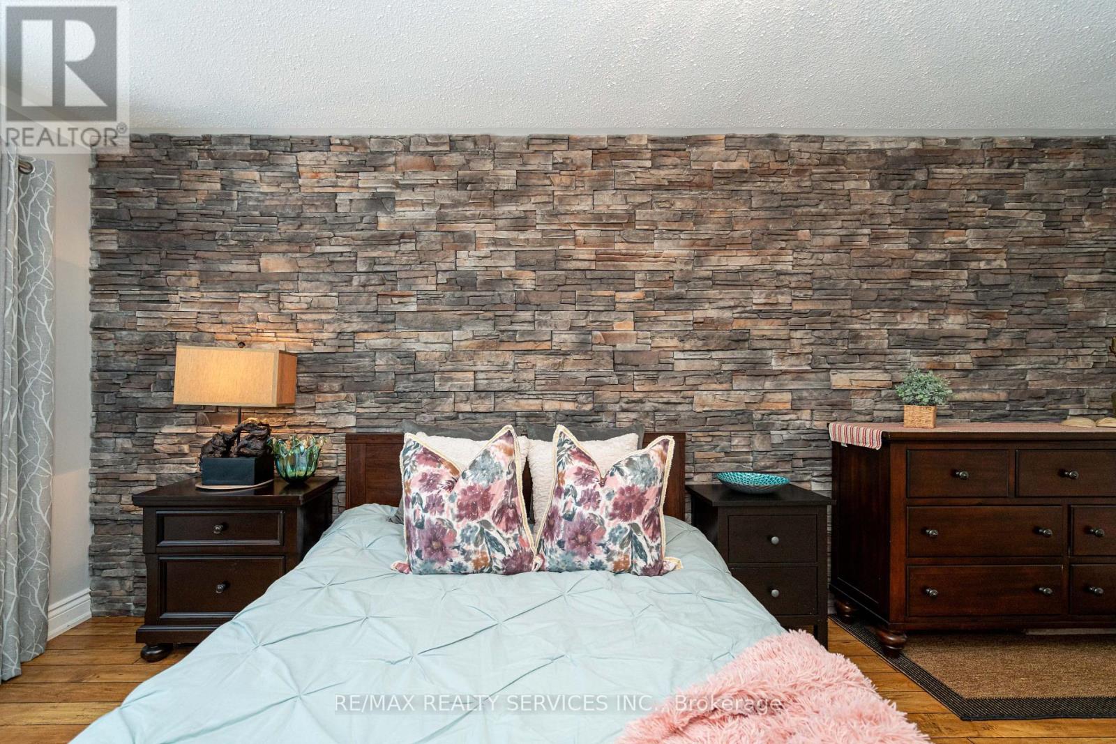 1160 Mccraney Street E, Oakville, Ontario  L6H 4S4 - Photo 25 - W12439261
