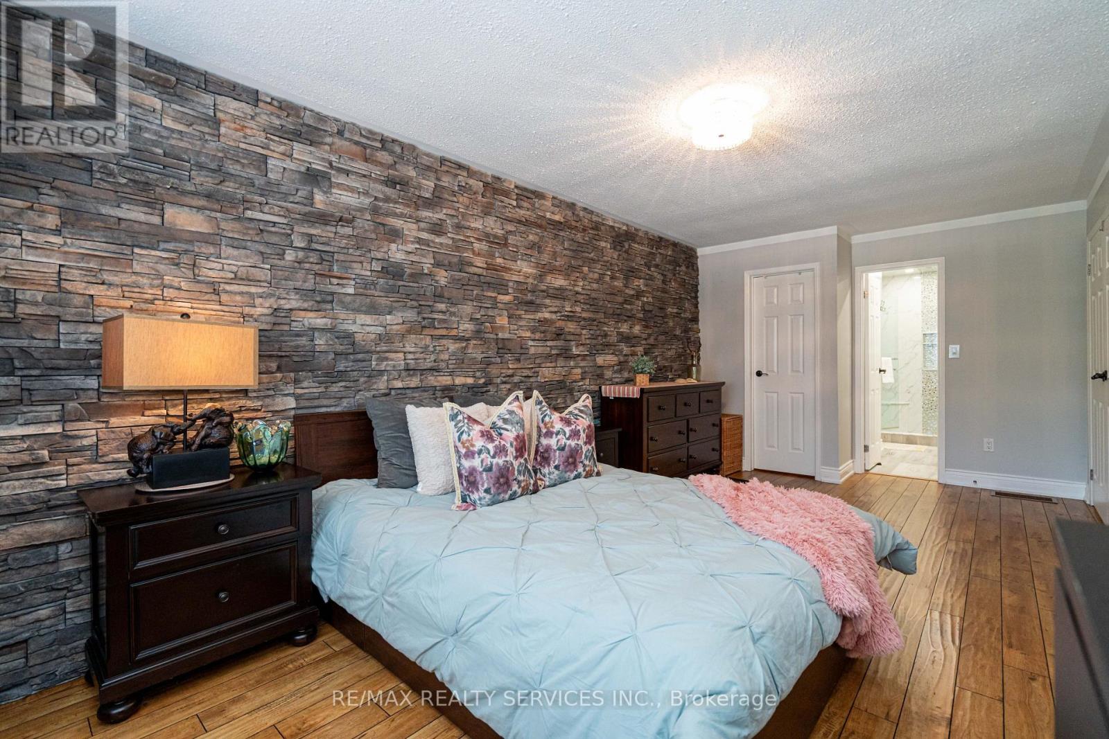 1160 Mccraney Street E, Oakville, Ontario  L6H 4S4 - Photo 26 - W12439261