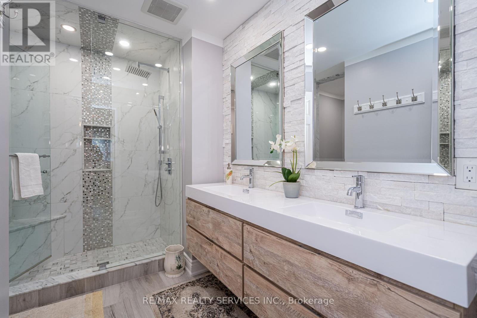 1160 Mccraney Street E, Oakville, Ontario  L6H 4S4 - Photo 27 - W12439261