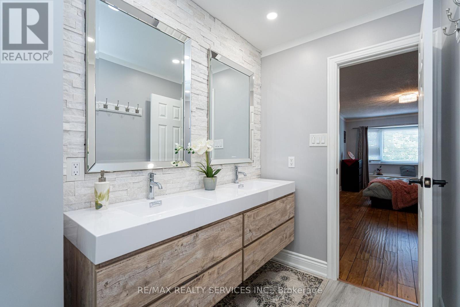 1160 Mccraney Street E, Oakville, Ontario  L6H 4S4 - Photo 28 - W12439261