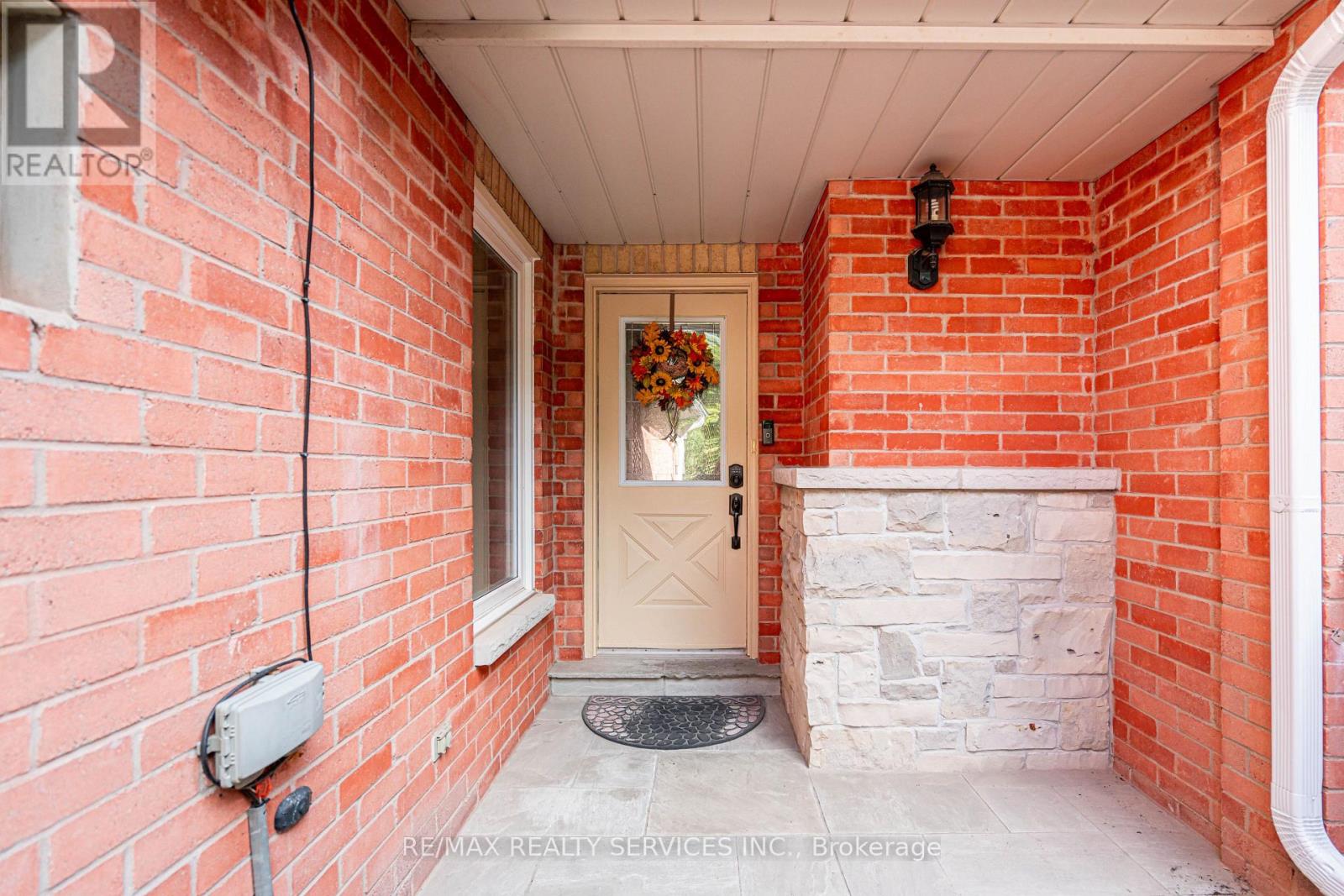 1160 Mccraney Street E, Oakville, Ontario  L6H 4S4 - Photo 3 - W12439261