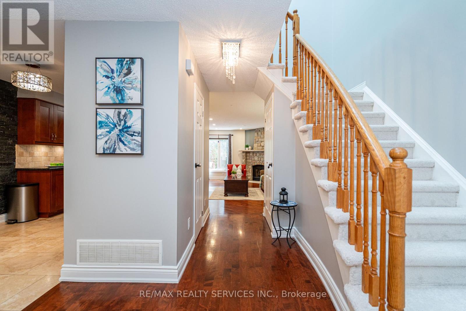 1160 Mccraney Street E, Oakville, Ontario  L6H 4S4 - Photo 5 - W12439261