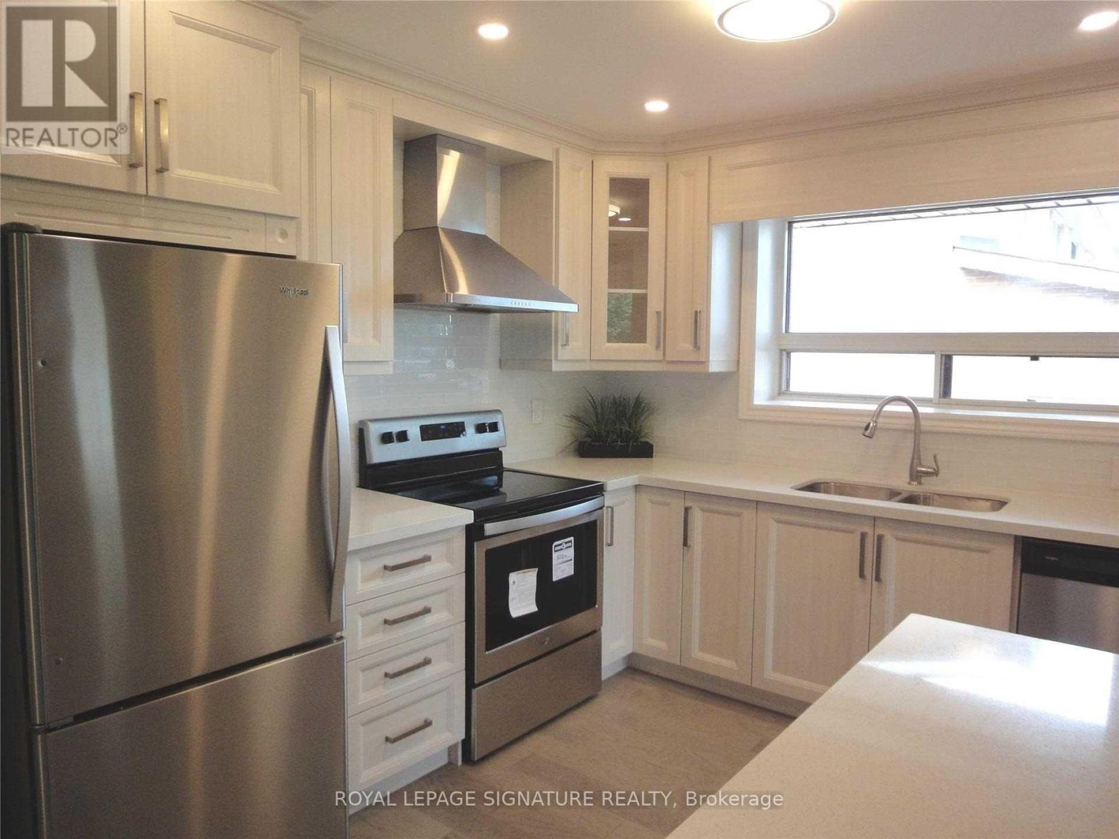 2157 Wiseman Court, Mississauga, Ontario  L5J 1P3 - Photo 2 - W12439268