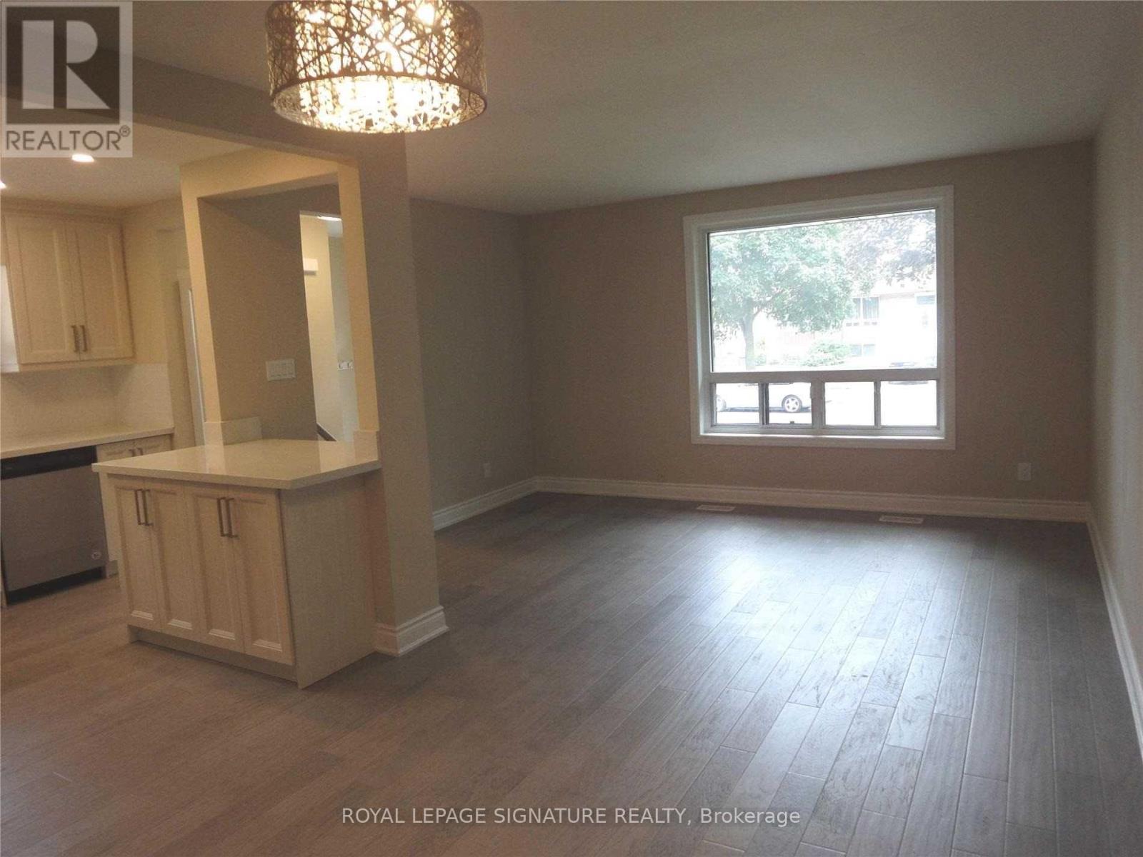 2157 Wiseman Court, Mississauga, Ontario  L5J 1P3 - Photo 3 - W12439268