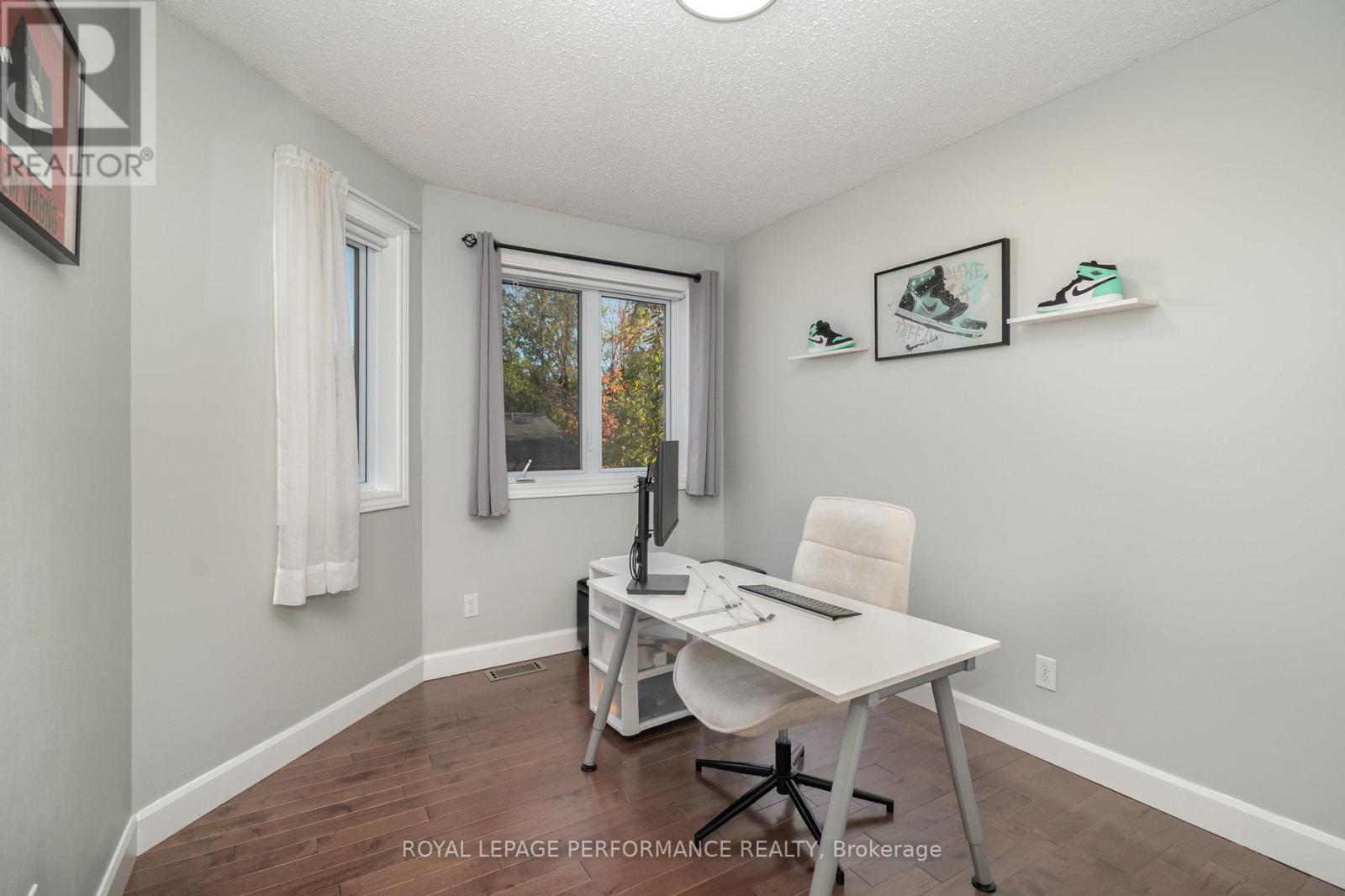 1150 Chimney Hill Way, Ottawa, Ontario  K1J 8Z8 - Photo 12 - X12439284