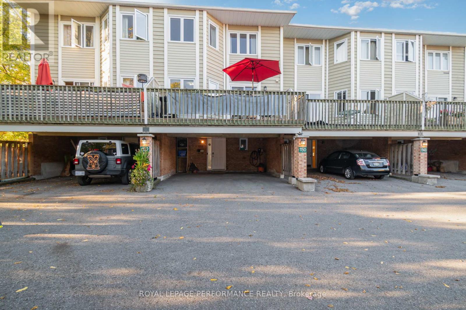 1150 Chimney Hill Way, Ottawa, Ontario  K1J 8Z8 - Photo 2 - X12439284