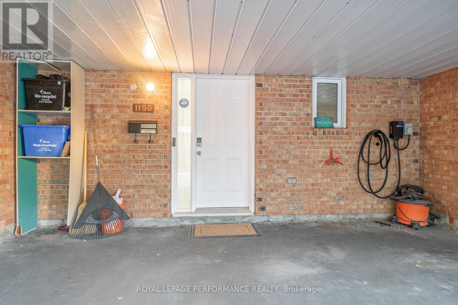 1150 Chimney Hill Way, Ottawa, Ontario  K1J 8Z8 - Photo 3 - X12439284
