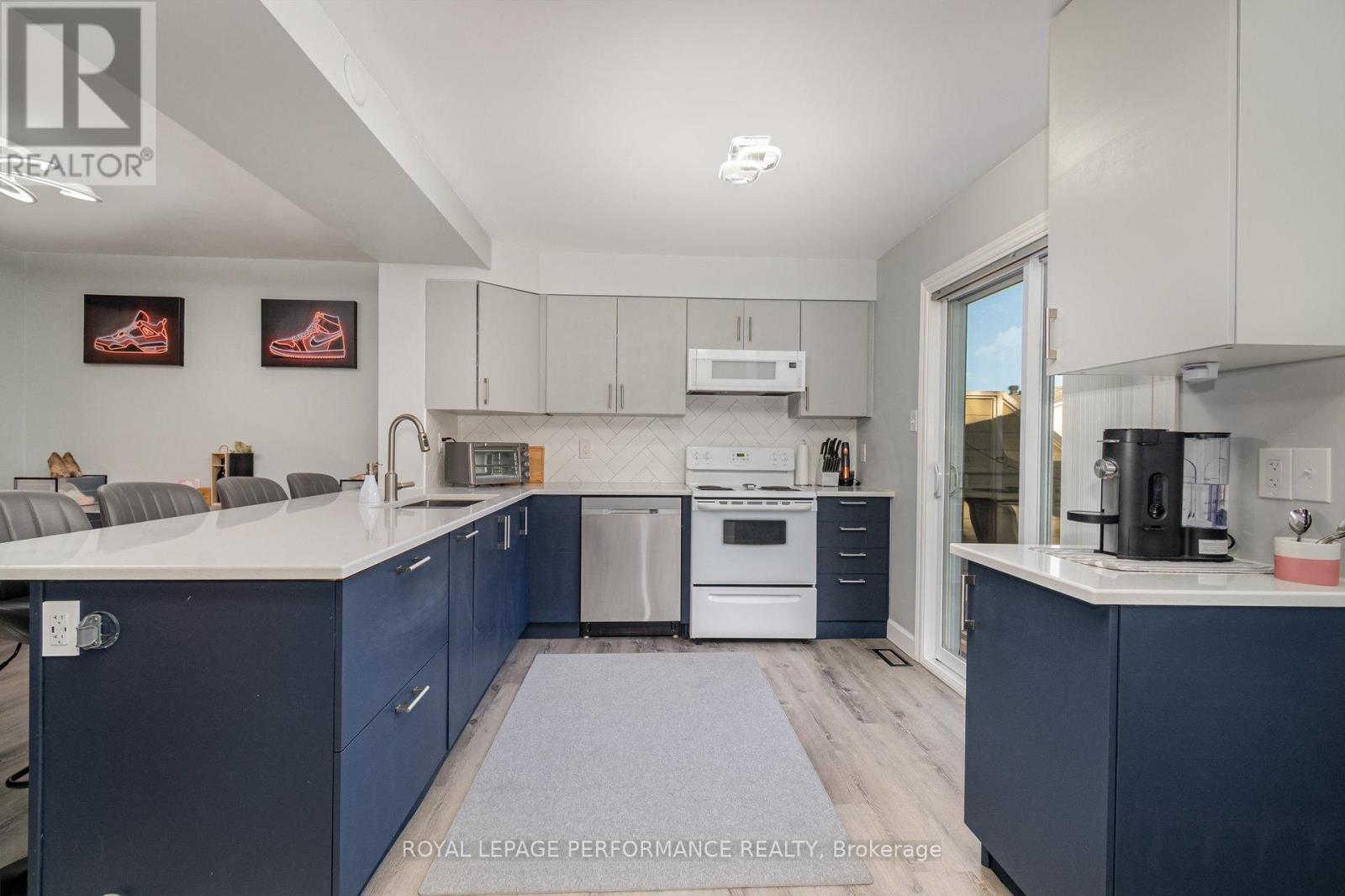 1150 Chimney Hill Way, Ottawa, Ontario  K1J 8Z8 - Photo 9 - X12439284