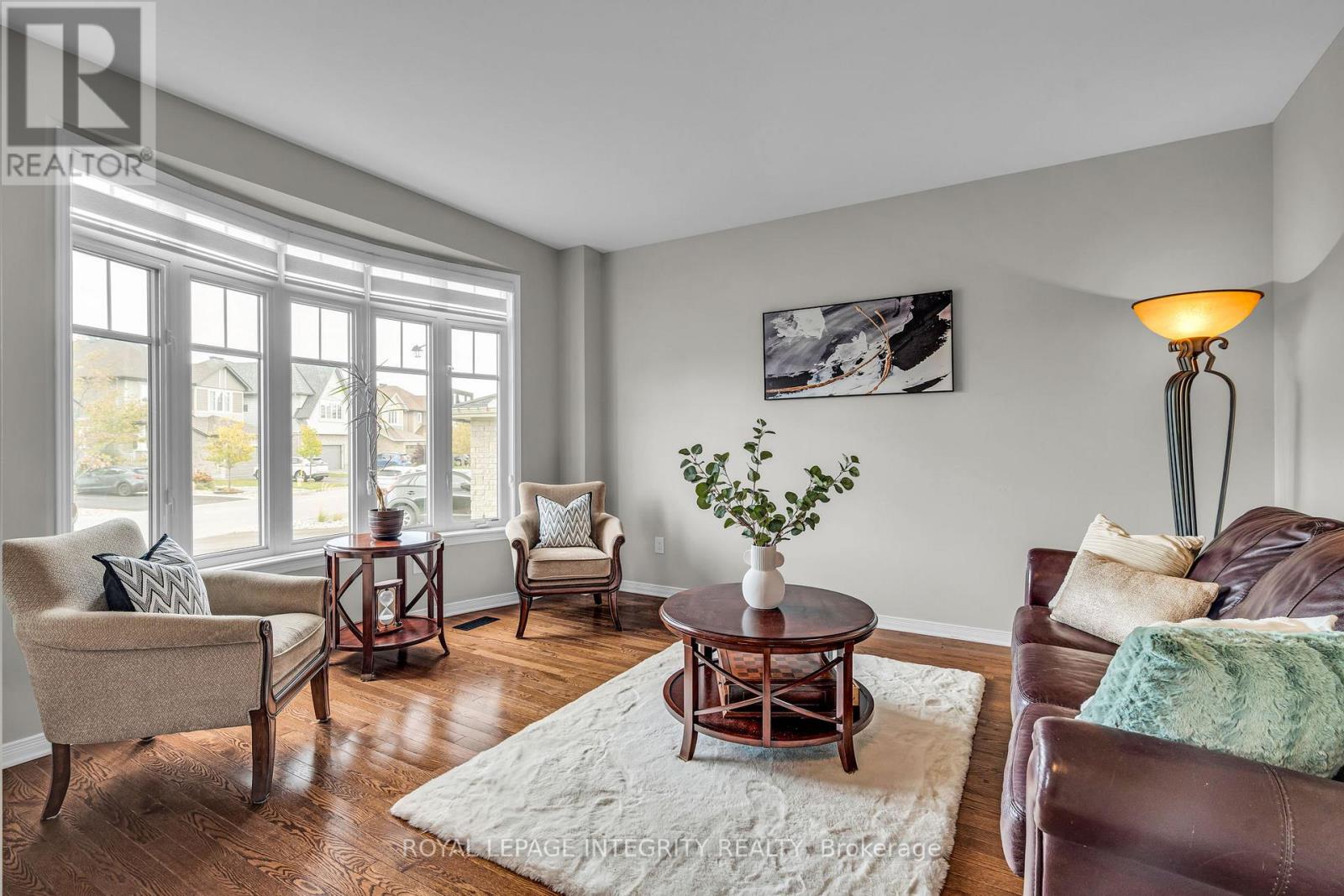 367 Andalusian Crescent, Ottawa, Ontario  K2V 0C3 - Photo 4 - X12439286