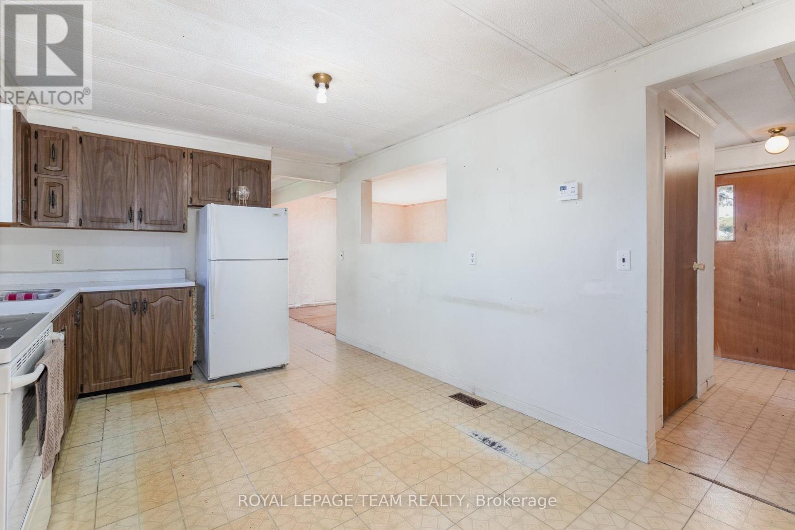 12121 Liscumb Road, North Dundas, Ontario  K0C 2K0 - Photo 12 - X12439292