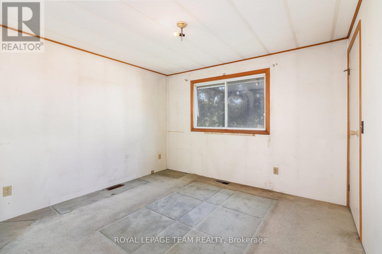12121 Liscumb Road, North Dundas, Ontario  K0C 2K0 - Photo 17 - X12439292