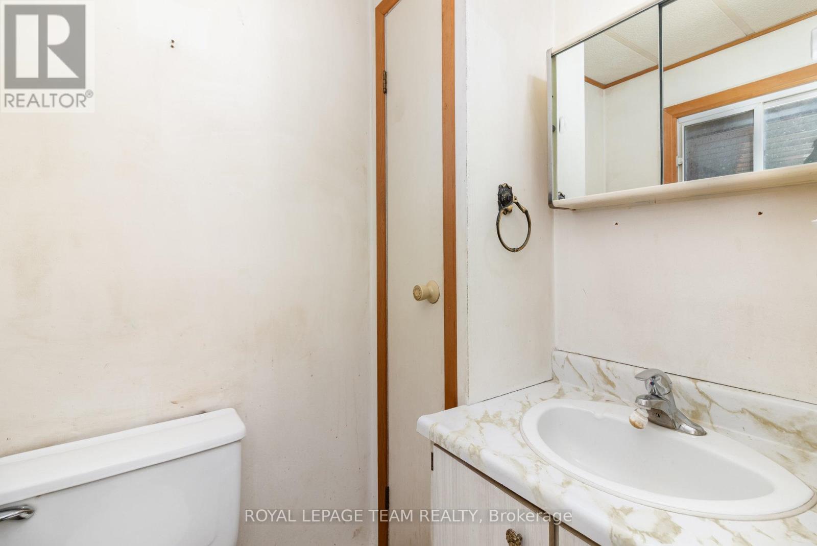 12121 Liscumb Road, North Dundas, Ontario  K0C 2K0 - Photo 18 - X12439292