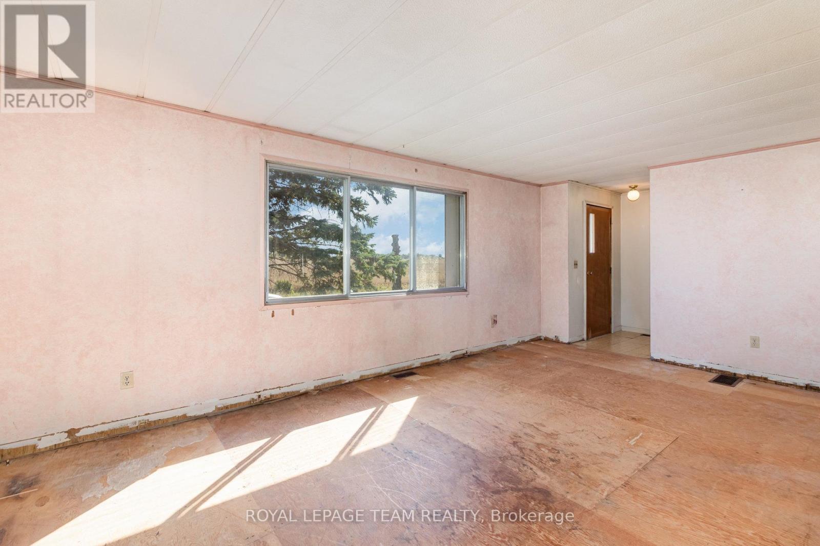 12121 Liscumb Road, North Dundas, Ontario  K0C 2K0 - Photo 4 - X12439292