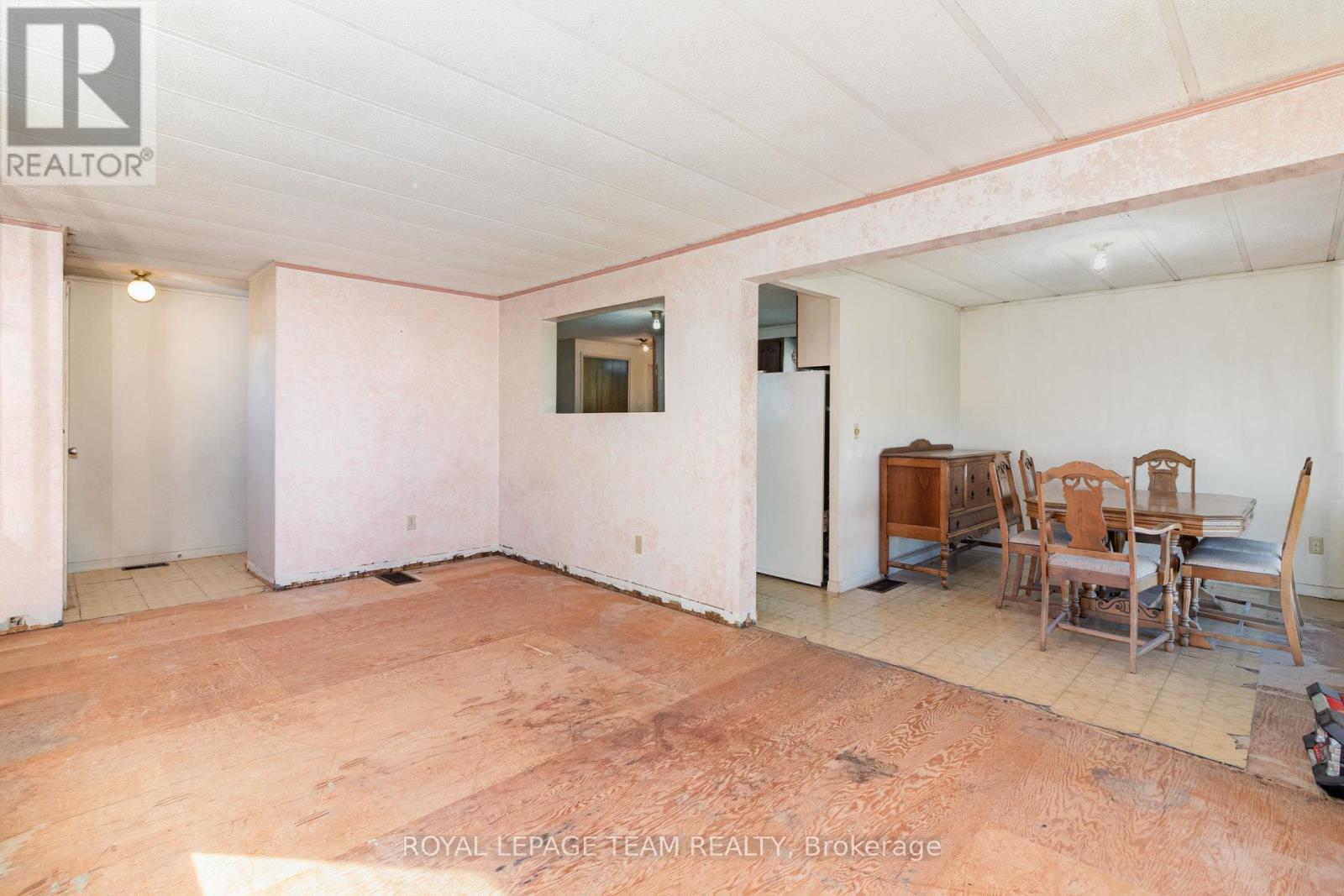 12121 Liscumb Road, North Dundas, Ontario  K0C 2K0 - Photo 7 - X12439292