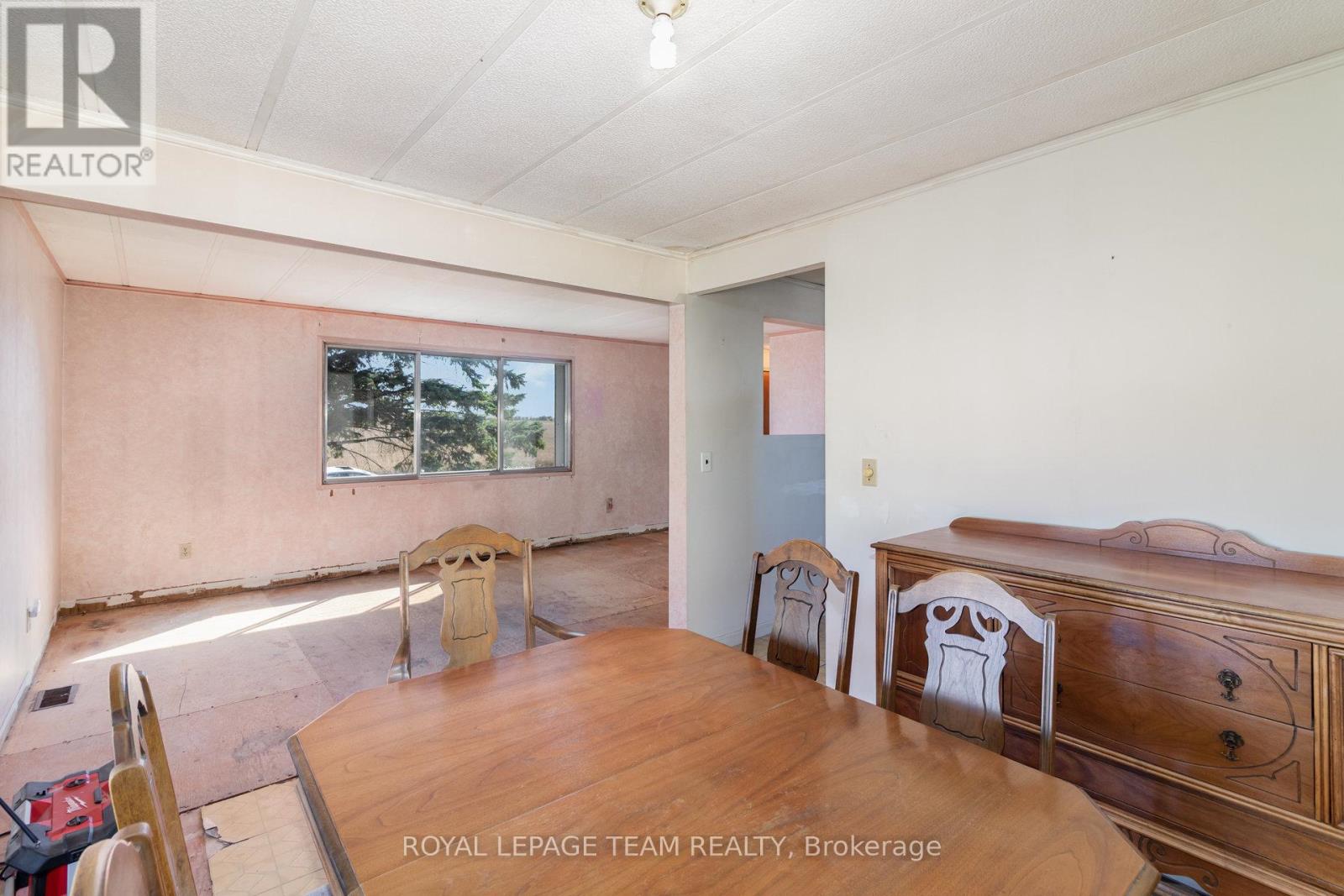 12121 Liscumb Road, North Dundas, Ontario  K0C 2K0 - Photo 9 - X12439292