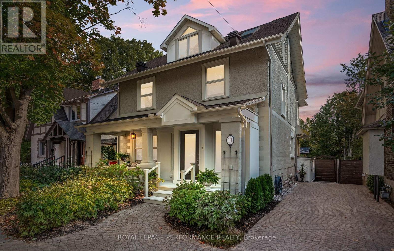 11 Marlowe Crescent, Ottawa, Ontario  K1S 1H3 - Photo 2 - X12439308