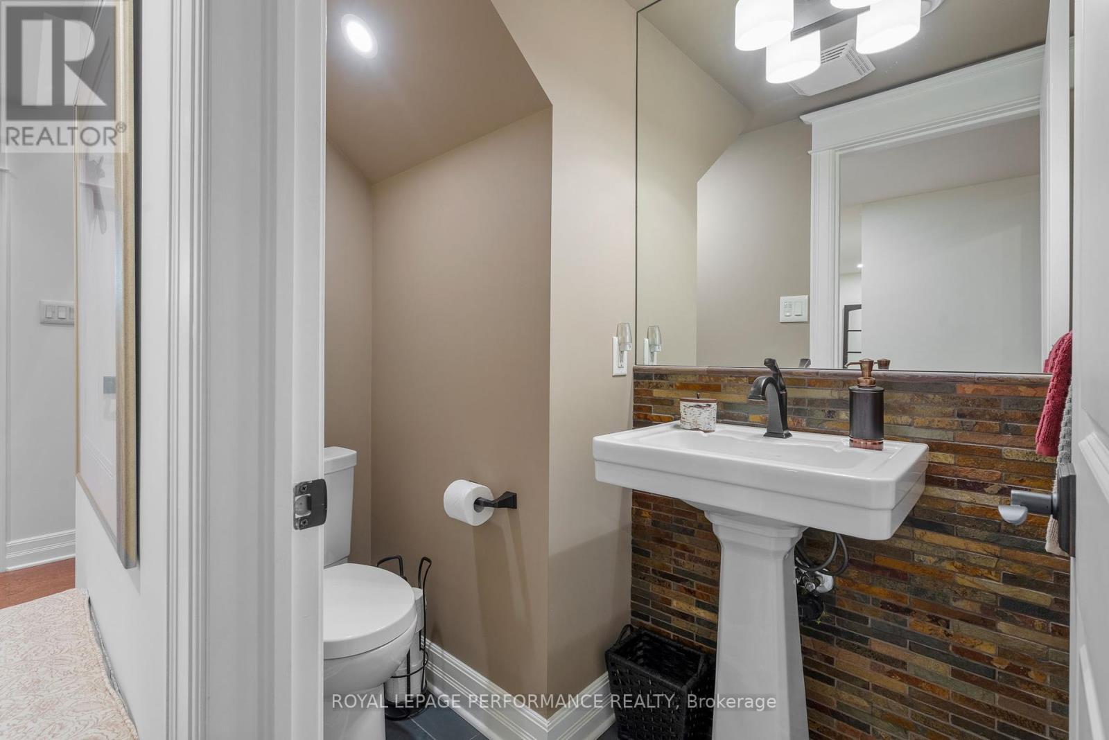 11 Marlowe Crescent, Ottawa, Ontario  K1S 1H3 - Photo 20 - X12439308