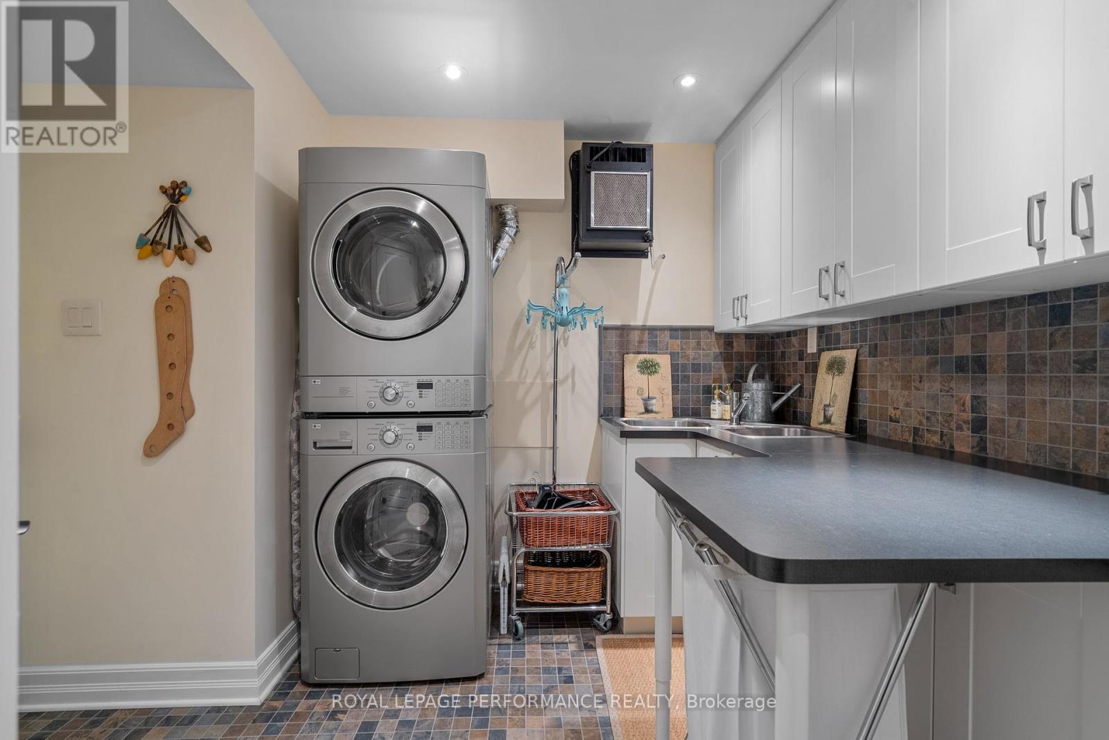 11 Marlowe Crescent, Ottawa, Ontario  K1S 1H3 - Photo 38 - X12439308