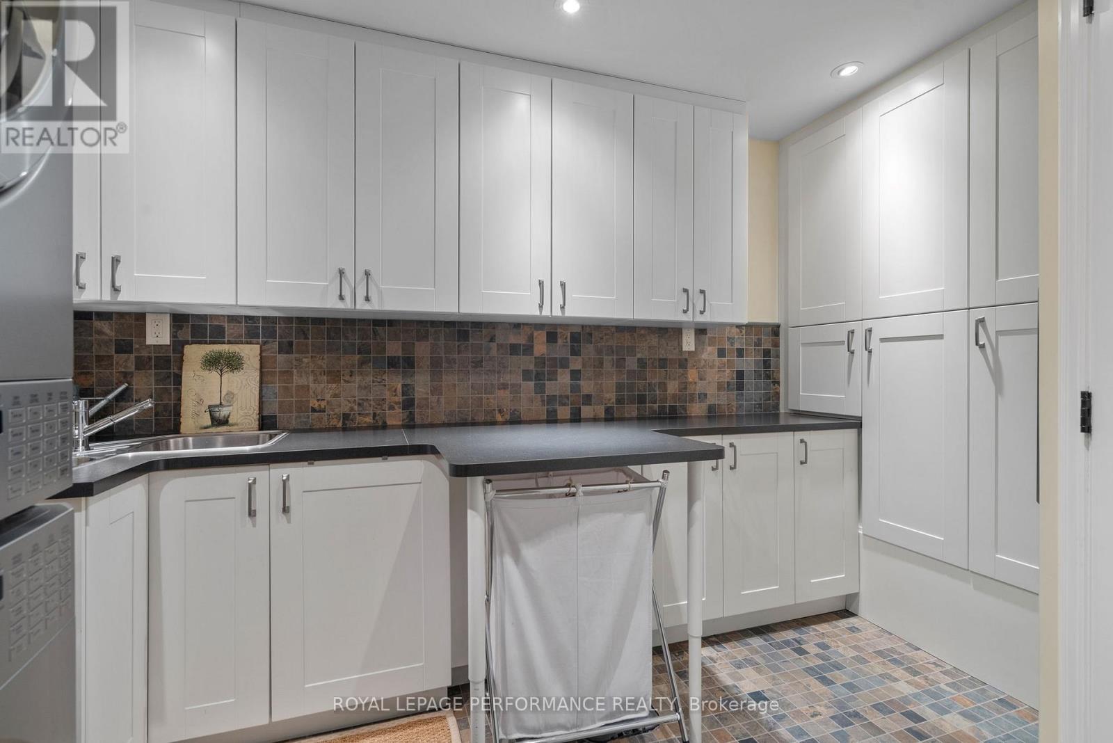 11 Marlowe Crescent, Ottawa, Ontario  K1S 1H3 - Photo 39 - X12439308