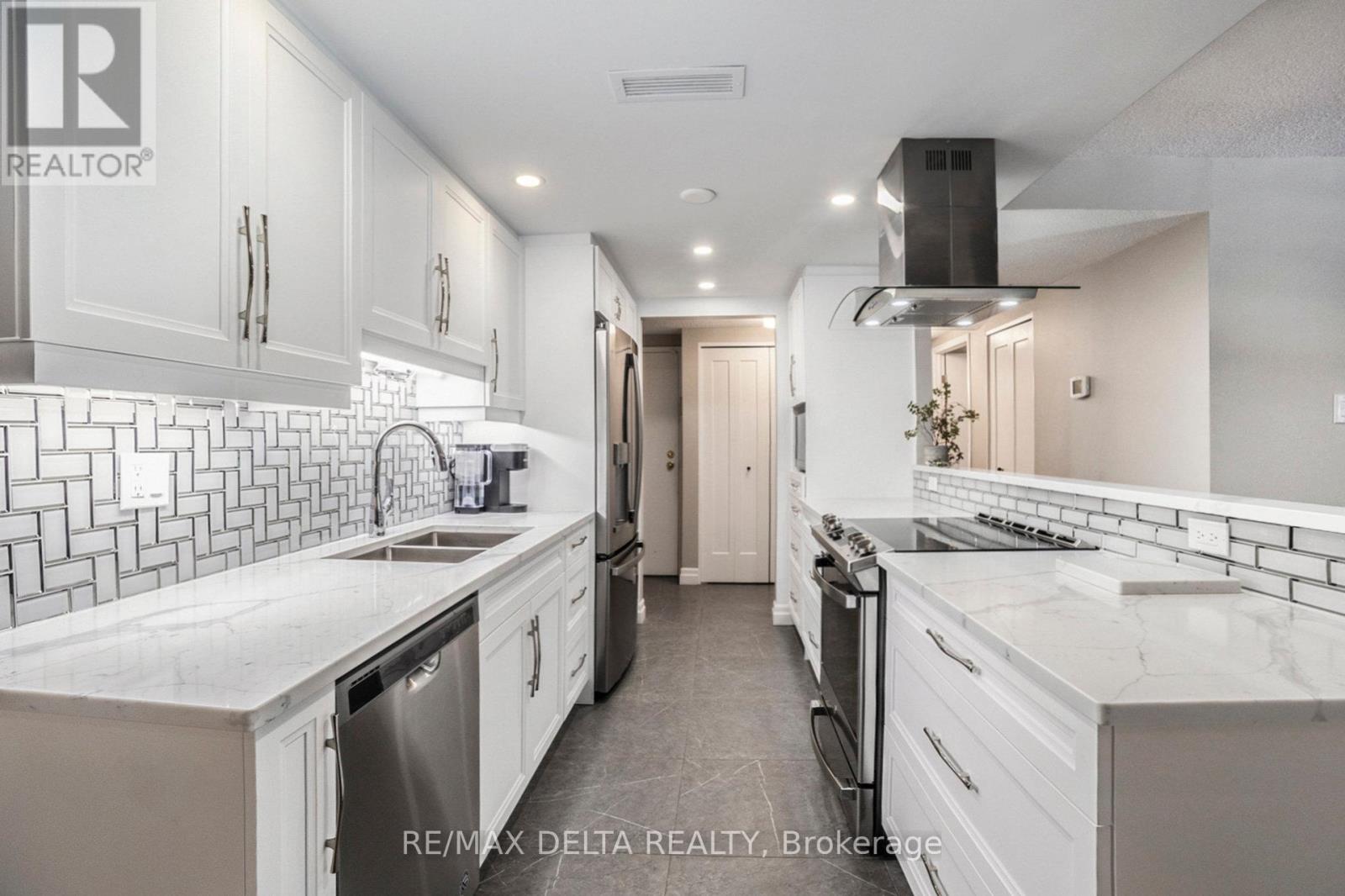 304 - 295 Gilmour Street, Ottawa, Ontario  K2P 0P7 - Photo 12 - X12439316