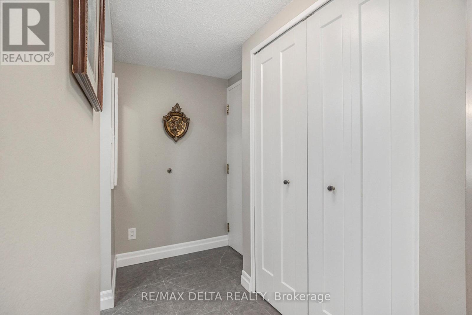 304 - 295 Gilmour Street, Ottawa, Ontario  K2P 0P7 - Photo 5 - X12439316