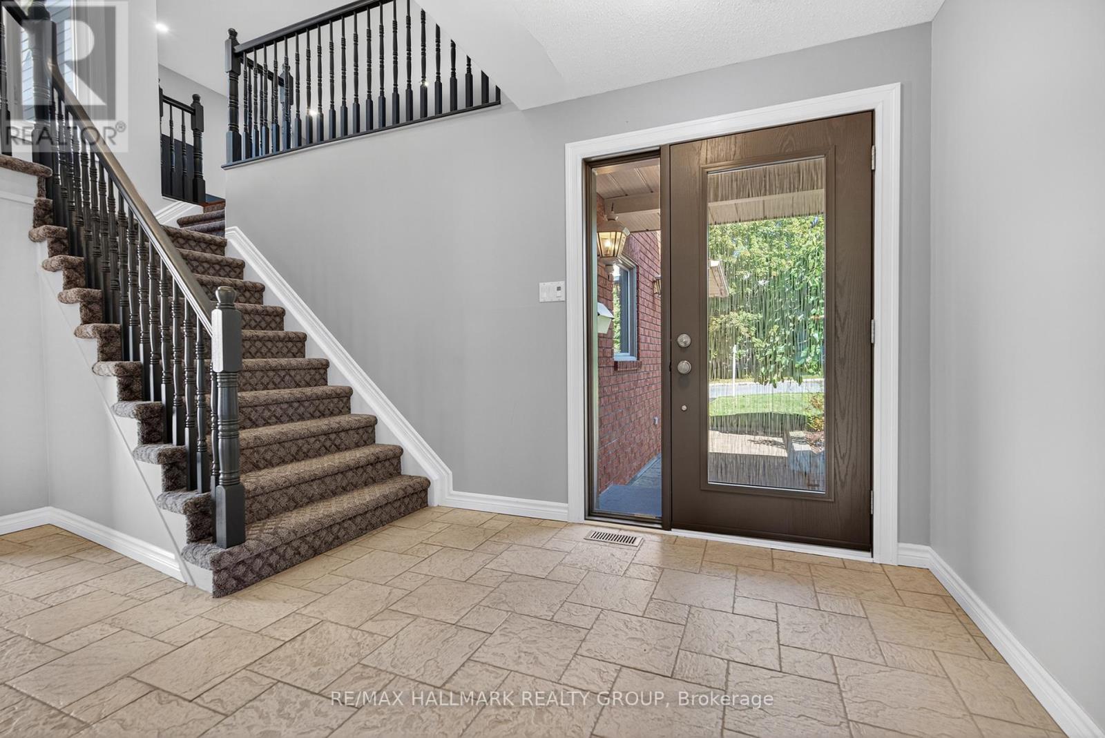 1354 Gaultois Avenue, Ottawa, Ontario  K1C 3G6 - Photo 3 - X12439327