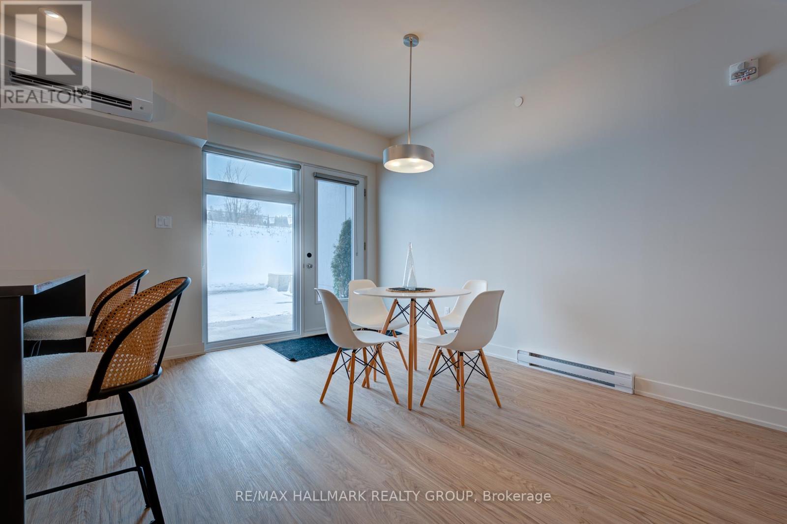 205-70 Vieux-Silo Road, Ottawa, Ontario  K1E 0B7 - Photo 5 - X12439330