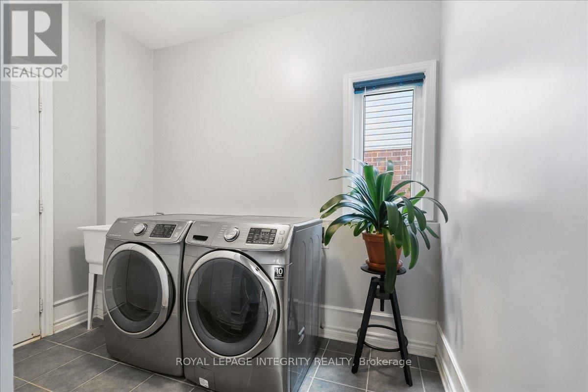 5 Bryant Street, Ottawa, Ontario  K2K 3N4 - Photo 5 - X12439333